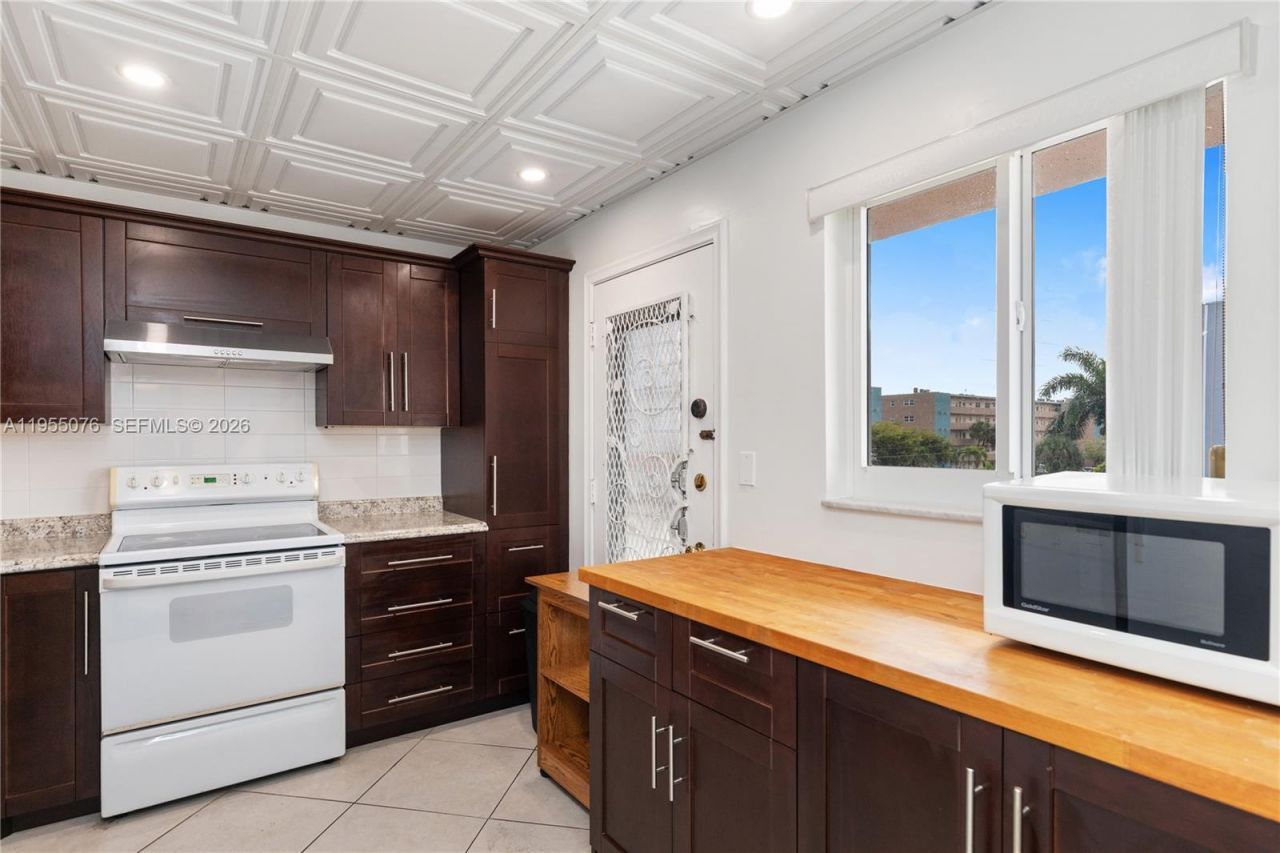 301 NE 14th Ave, Unit 307, Hallandale Beach, FL 33009 Photo