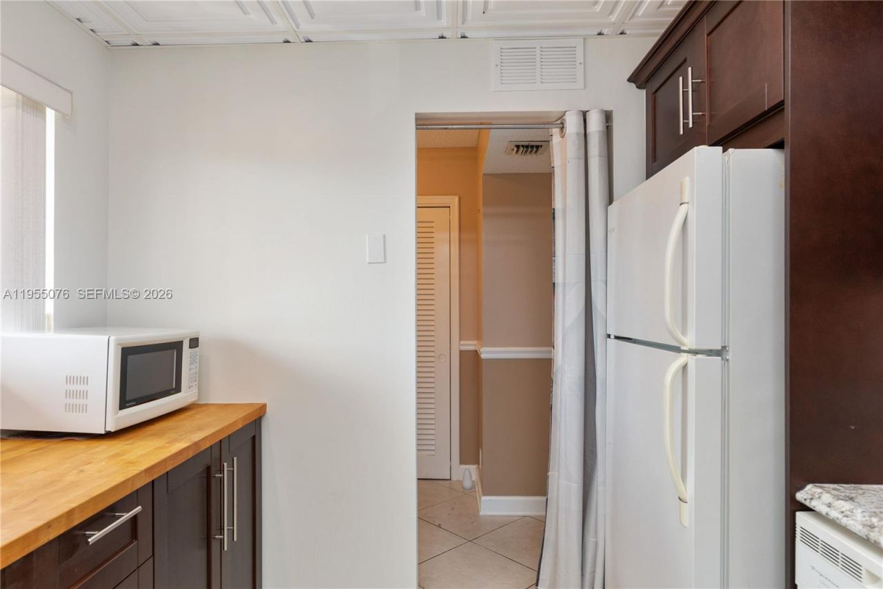 301 NE 14th Ave, Unit 307, Hallandale Beach, FL 33009 Photo