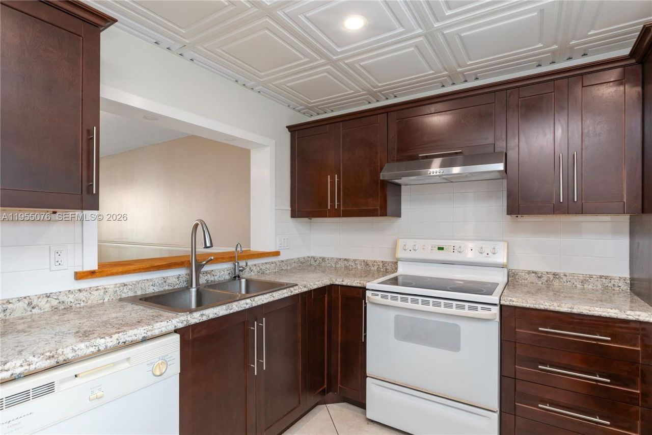 301 NE 14th Ave, Unit 307, Hallandale Beach, FL 33009 Photo