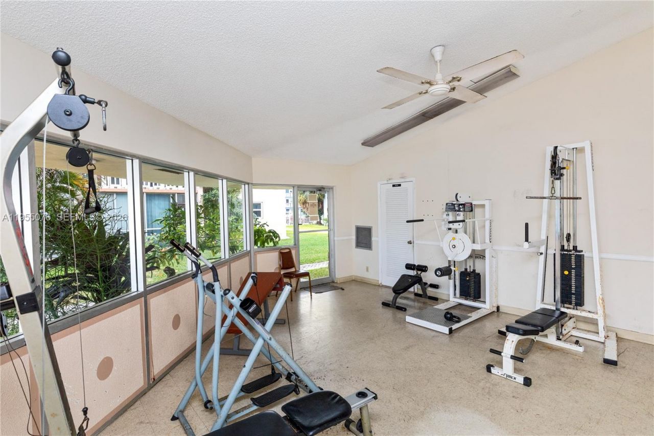 301 NE 14th Ave, Unit 307, Hallandale Beach, FL 33009 Photo