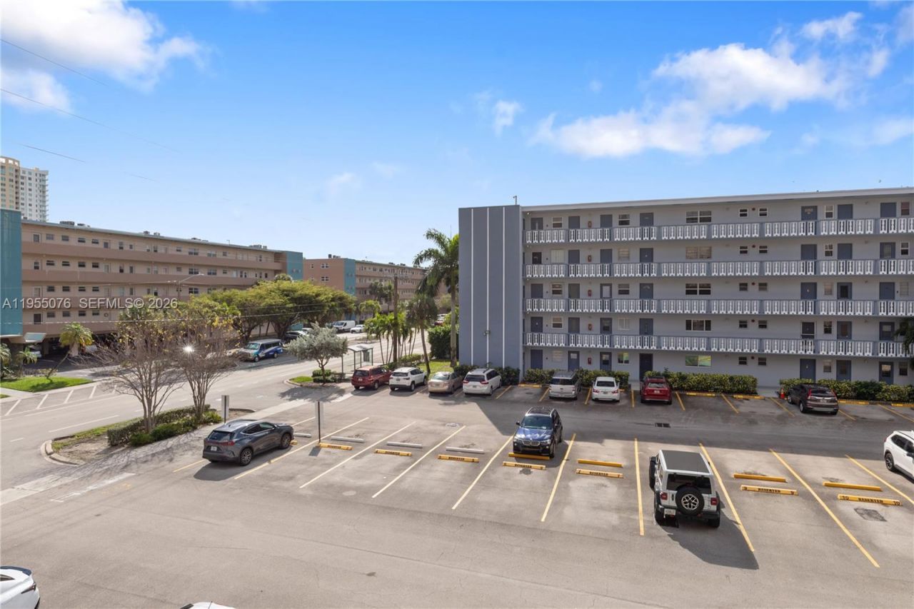 301 NE 14th Ave, Unit 307, Hallandale Beach, FL 33009 Photo