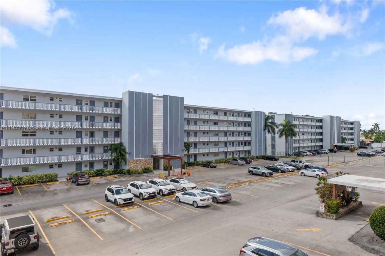301 NE 14th Ave, Unit 307, Hallandale Beach, FL 33009 Photo