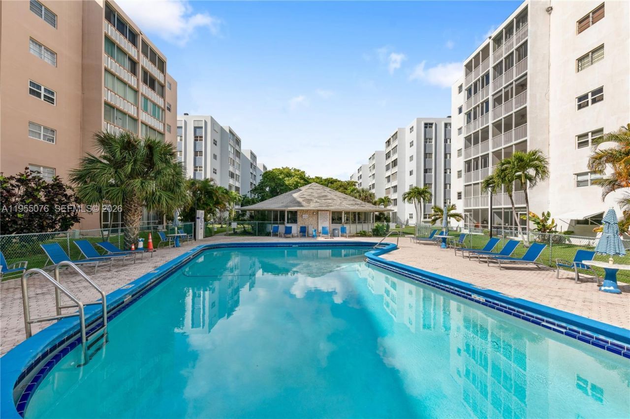 301 NE 14th Ave, Unit 307, Hallandale Beach, FL 33009 Photo