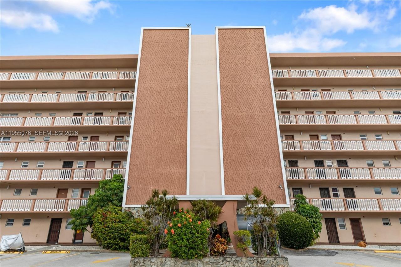 301 NE 14th Ave, Unit 307, Hallandale Beach, FL 33009 Photo