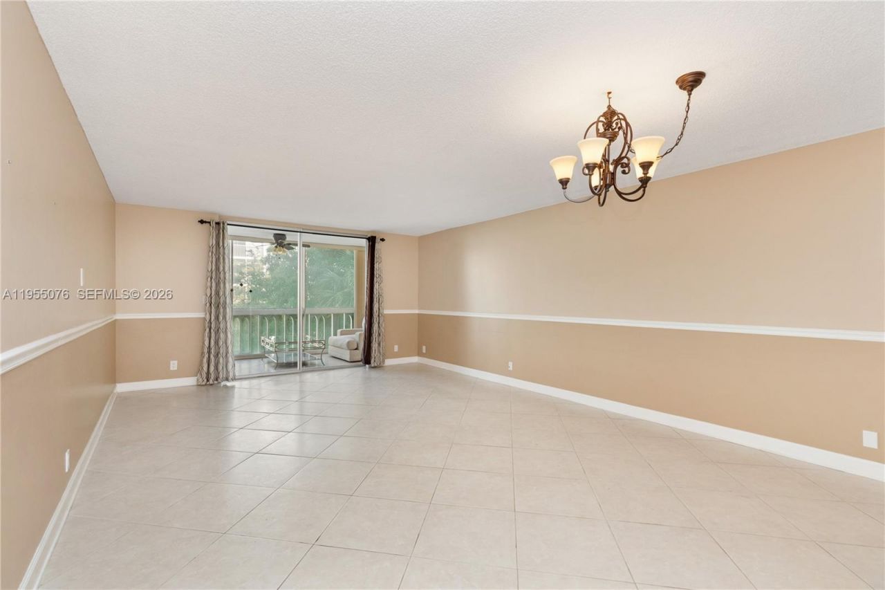 301 NE 14th Ave, Unit 307, Hallandale Beach, FL 33009 Photo