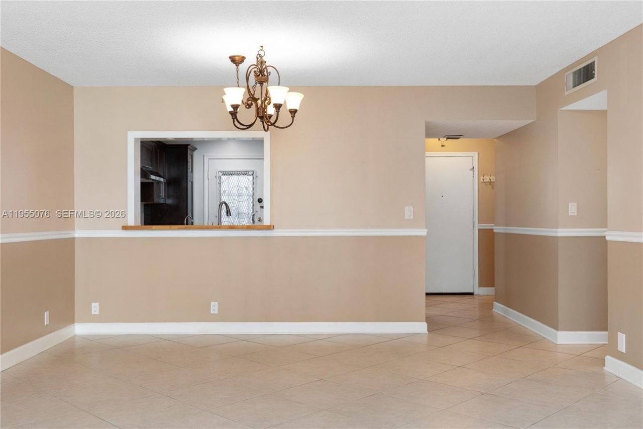 301 NE 14th Ave, Unit 307, Hallandale Beach, FL 33009 Photo