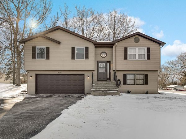 7515 Hickory Trail, Wonder Lake, IL 60097