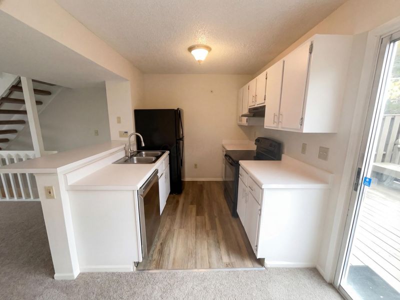 5083 Singleton Drive, Unit 33B, Hilliard, OH 43026 Photo 2