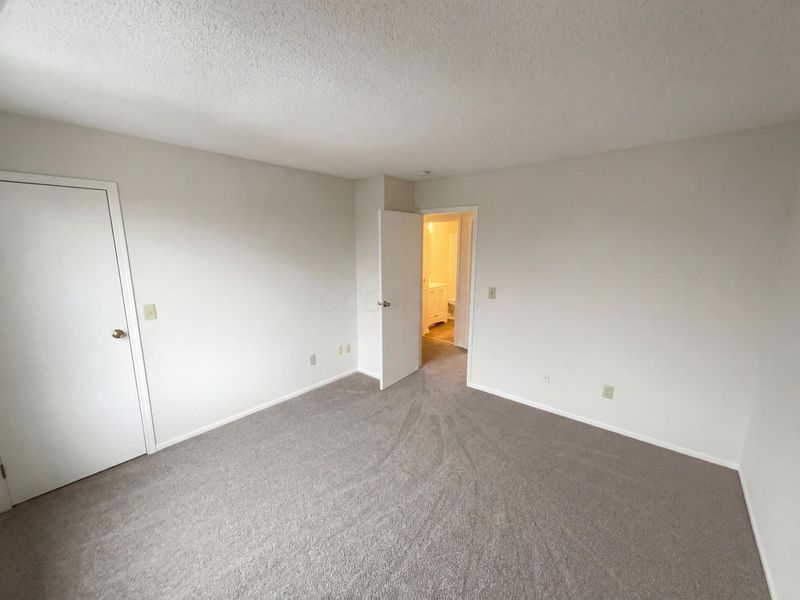 5083 Singleton Drive, Unit 33B, Hilliard, OH 43026 Photo 4