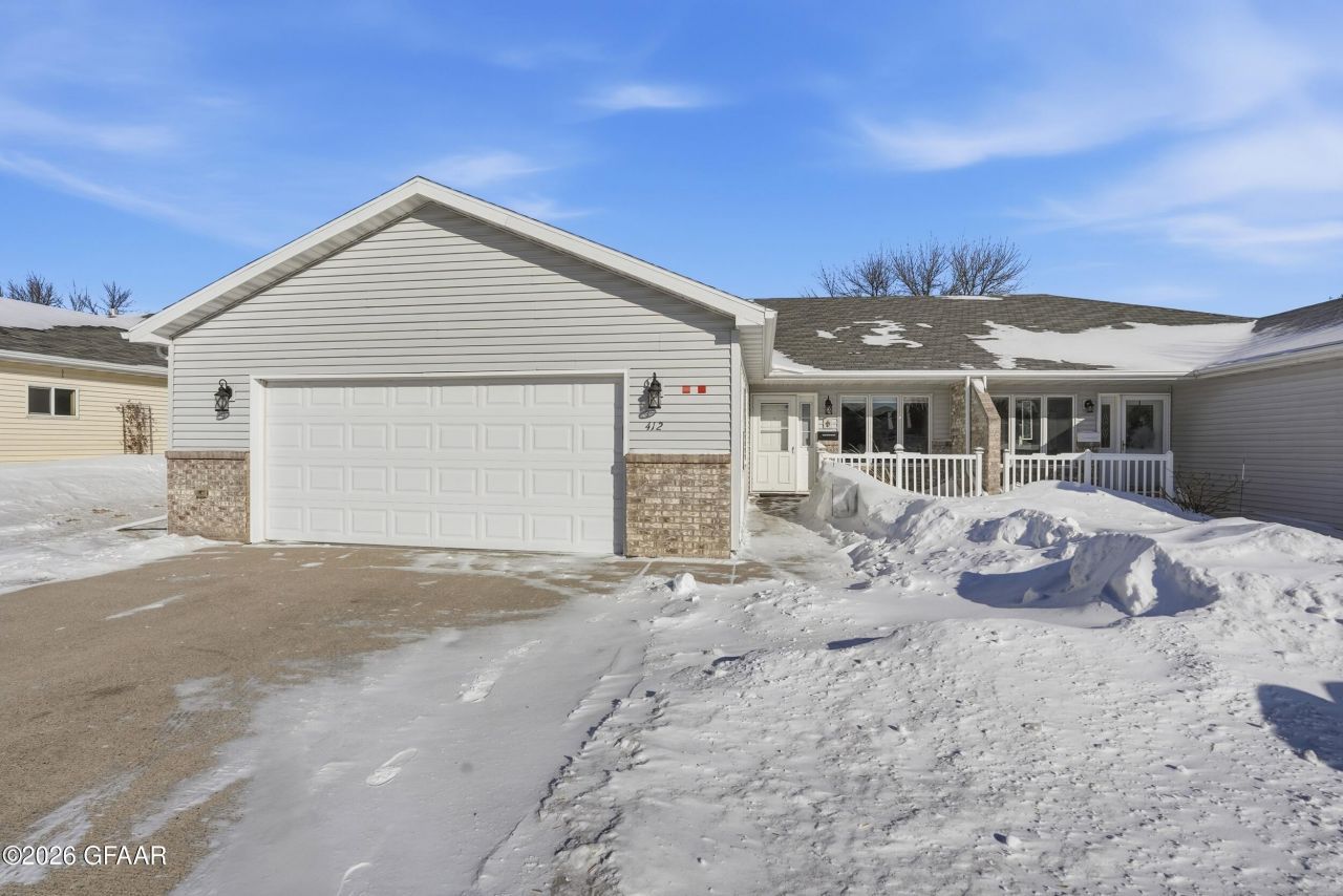 412 Crestwood Court Se, East Grand Forks, MN 56721 Main Photo
