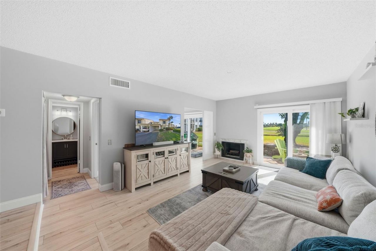 6260 Sun Boulevard, Unit 4, Saint Petersburg, FL 33715 Photo