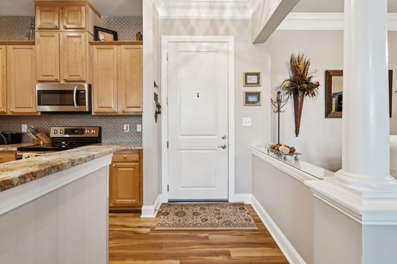 200 River Landing Drive Photo 9