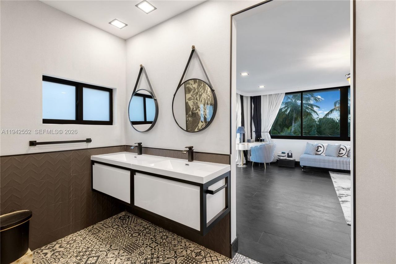 8005 Noremac Ave, Miami Beach, FL 33141 Photo