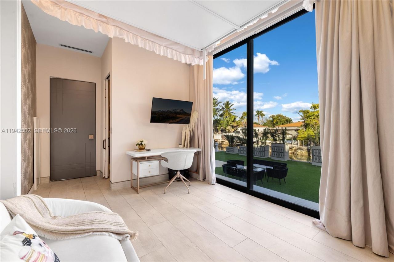 8005 Noremac Ave, Miami Beach, FL 33141 Photo