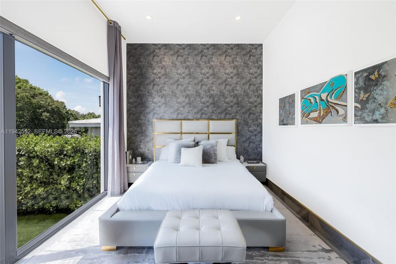 8005 Noremac Ave, Miami Beach, FL 33141 Photo