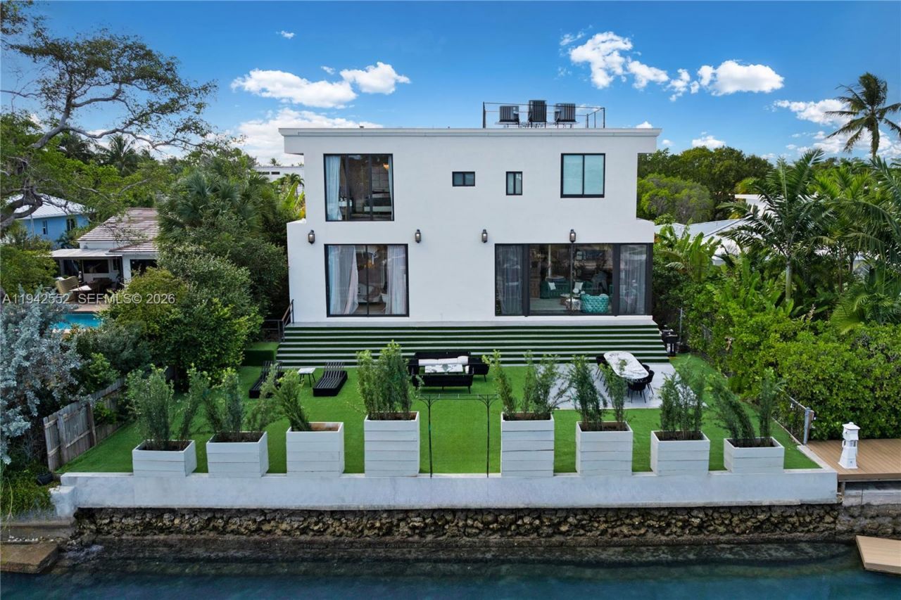 8005 Noremac Ave, Miami Beach, FL 33141 Photo