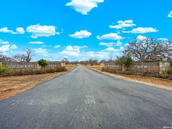 64 Orchard Park Blvd, Medina, TX 78055