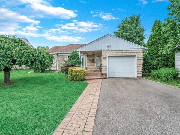 25 Lawrence Street , New Hyde Park, NY 11040