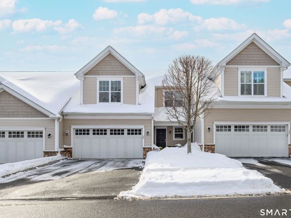 23 Woods, Unit 23, Newtown, CT 06470