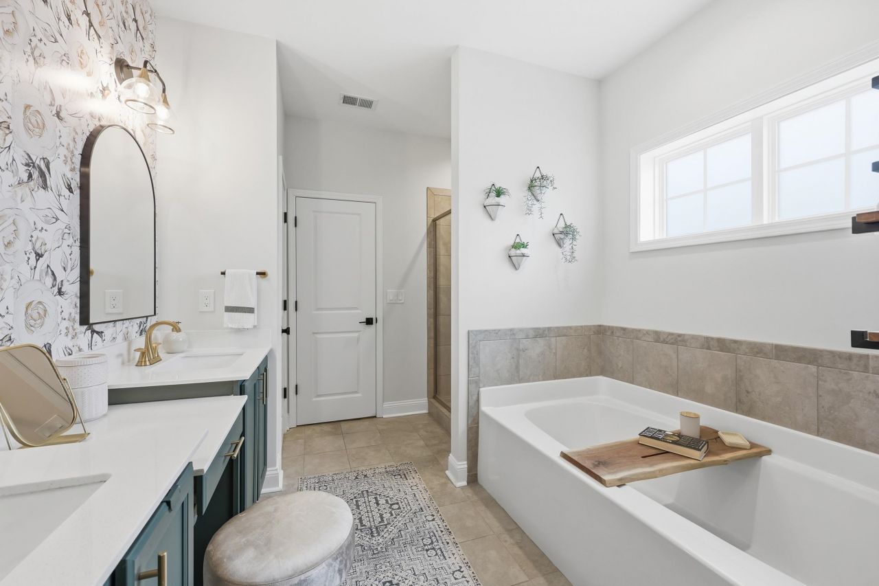 2009 Royal Blue Court Photo 13