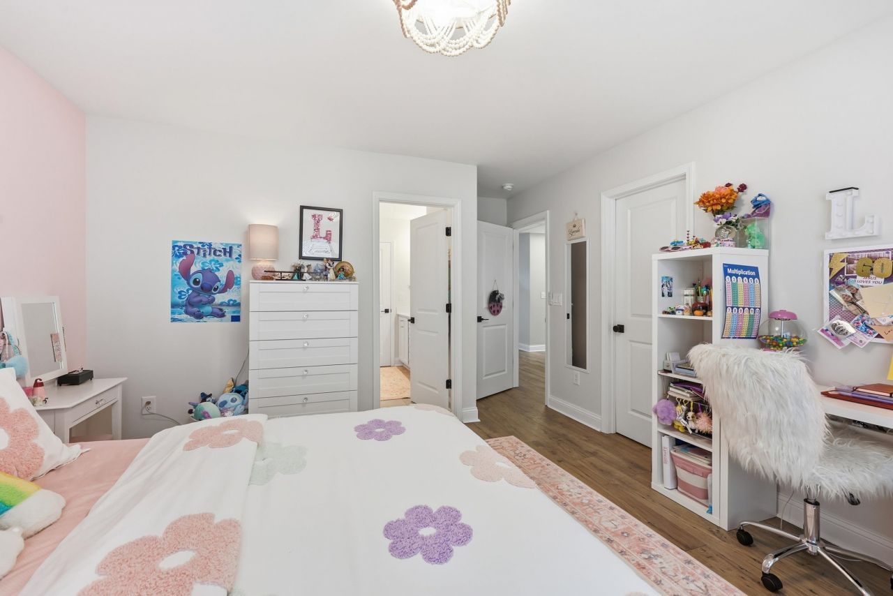 2009 Royal Blue Court Photo 20