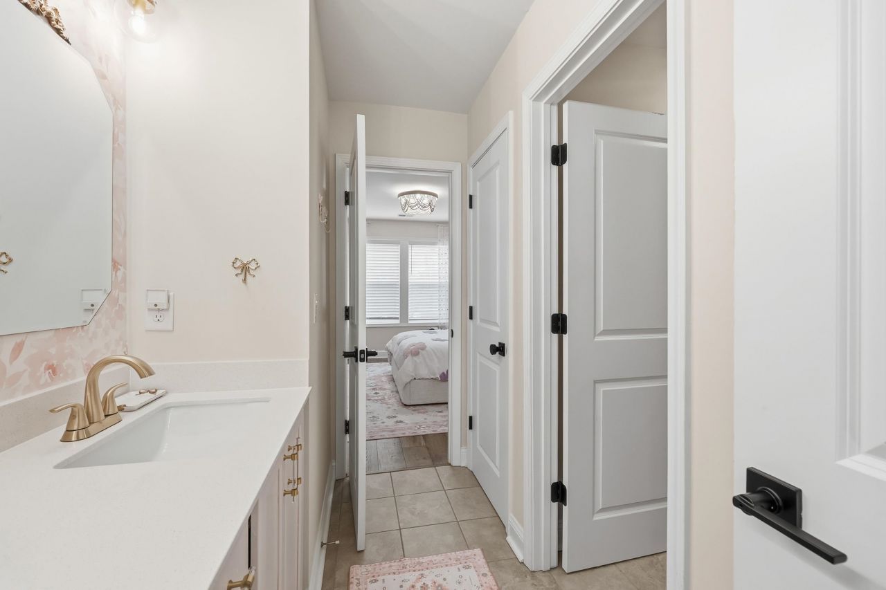 2009 Royal Blue Court Photo 21