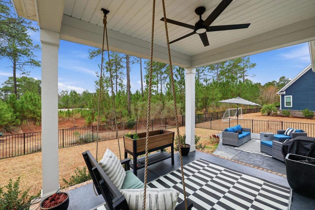 2009 Royal Blue Court Photo 28