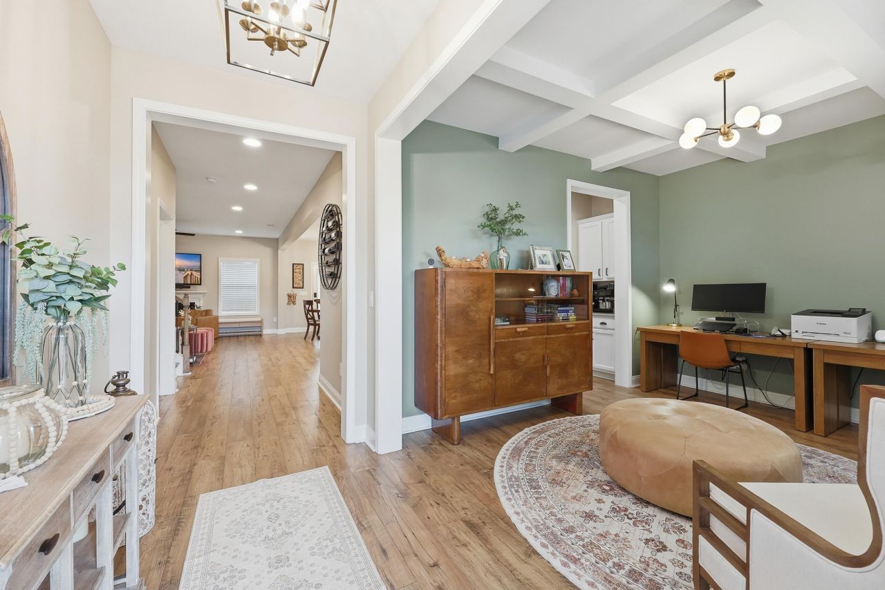 2009 Royal Blue Court Photo 3