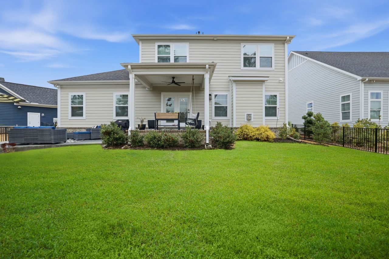 2009 Royal Blue Court Photo 30