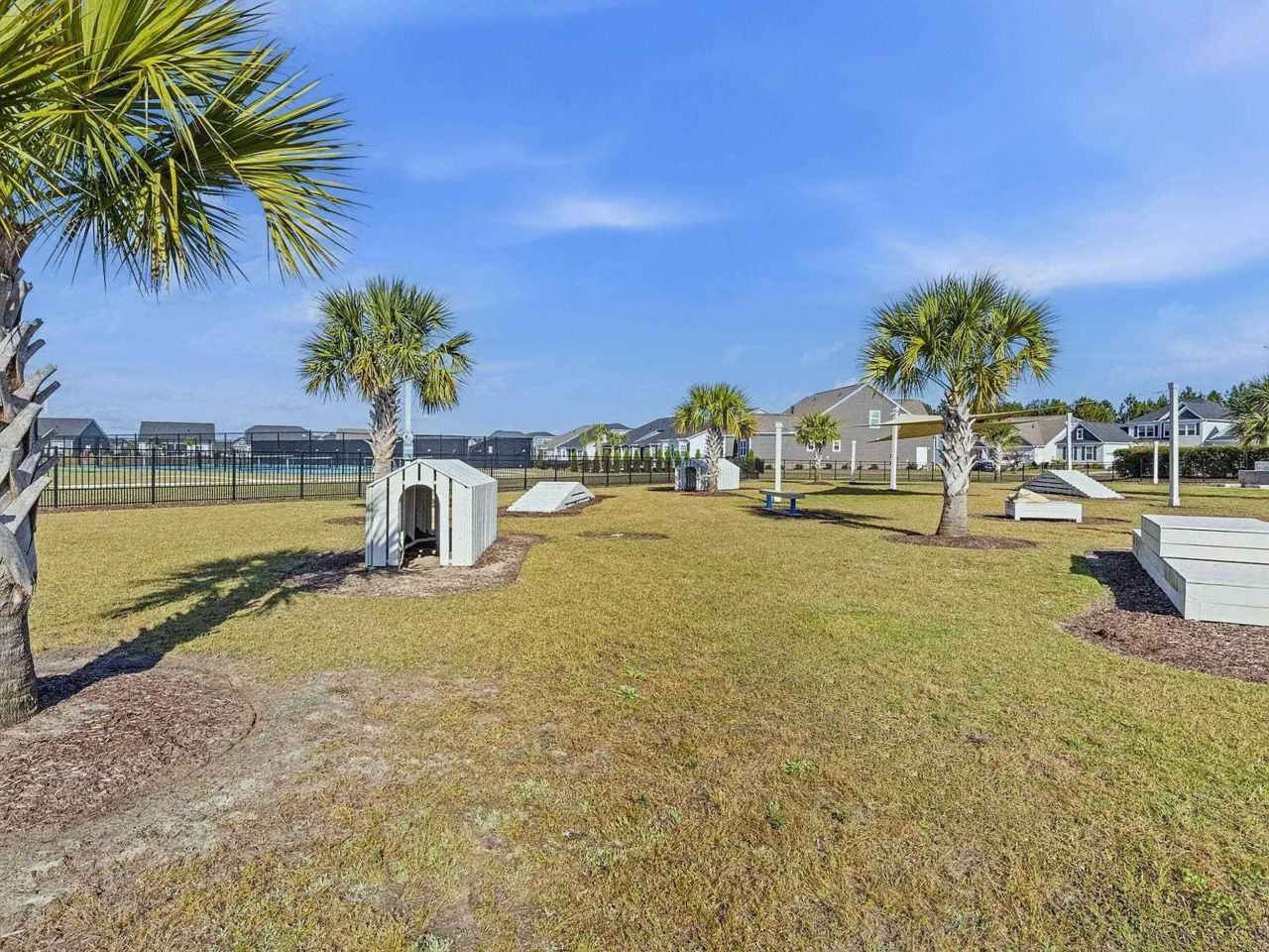 2009 Royal Blue Court Photo 38