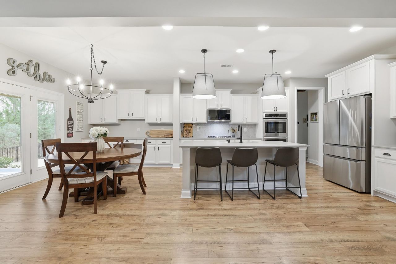 2009 Royal Blue Court Photo 8