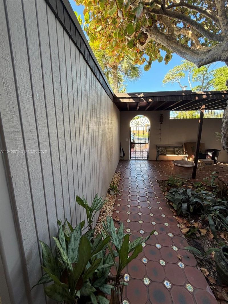 7216 Jacaranda Ln, Miami Lakes, FL 33014 Photo