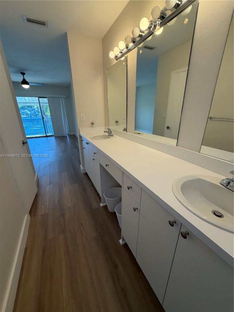 7216 Jacaranda Ln, Miami Lakes, FL 33014 Photo