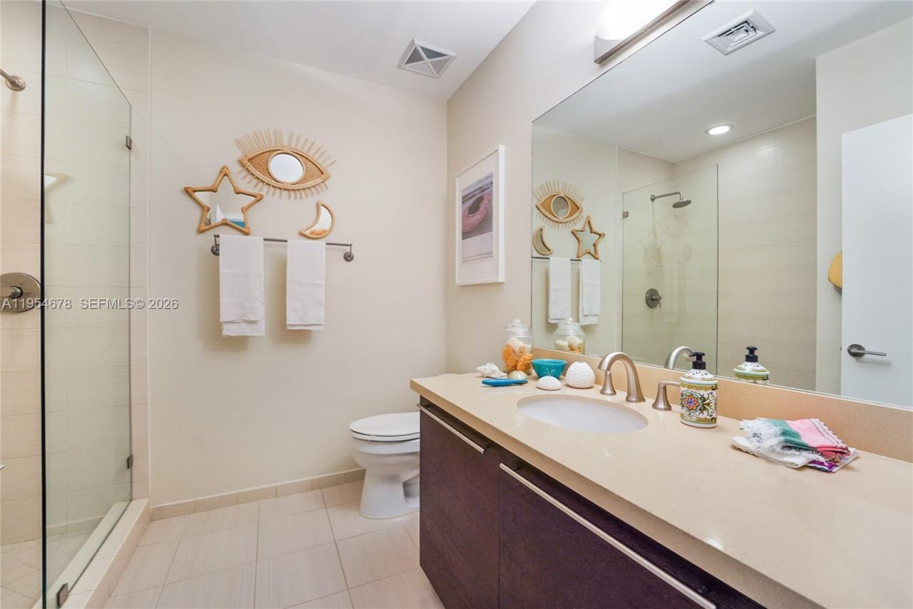 7928 East Drive , Unit 303, North Bay Village, FL 33141 Photo