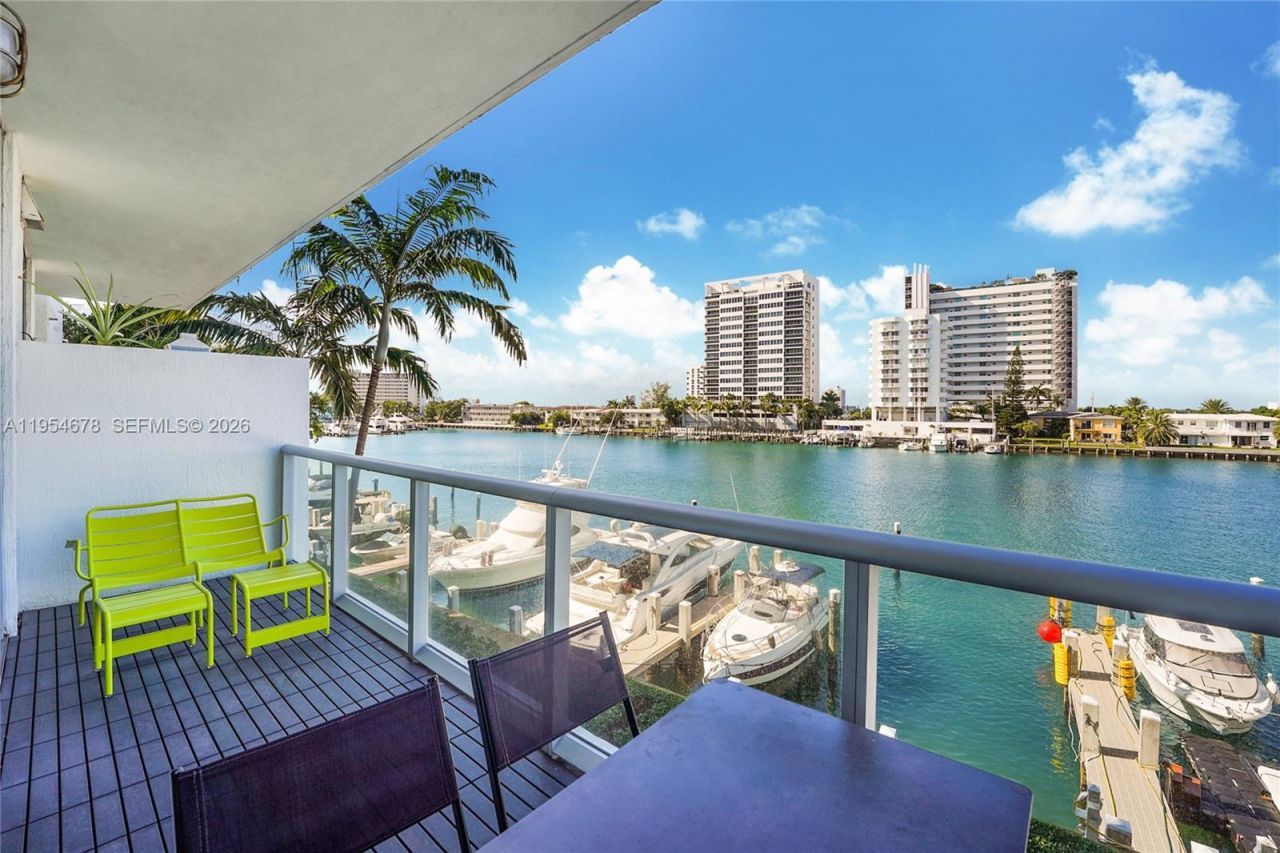 7928 East Drive , Unit 303, North Bay Village, FL 33141 Photo