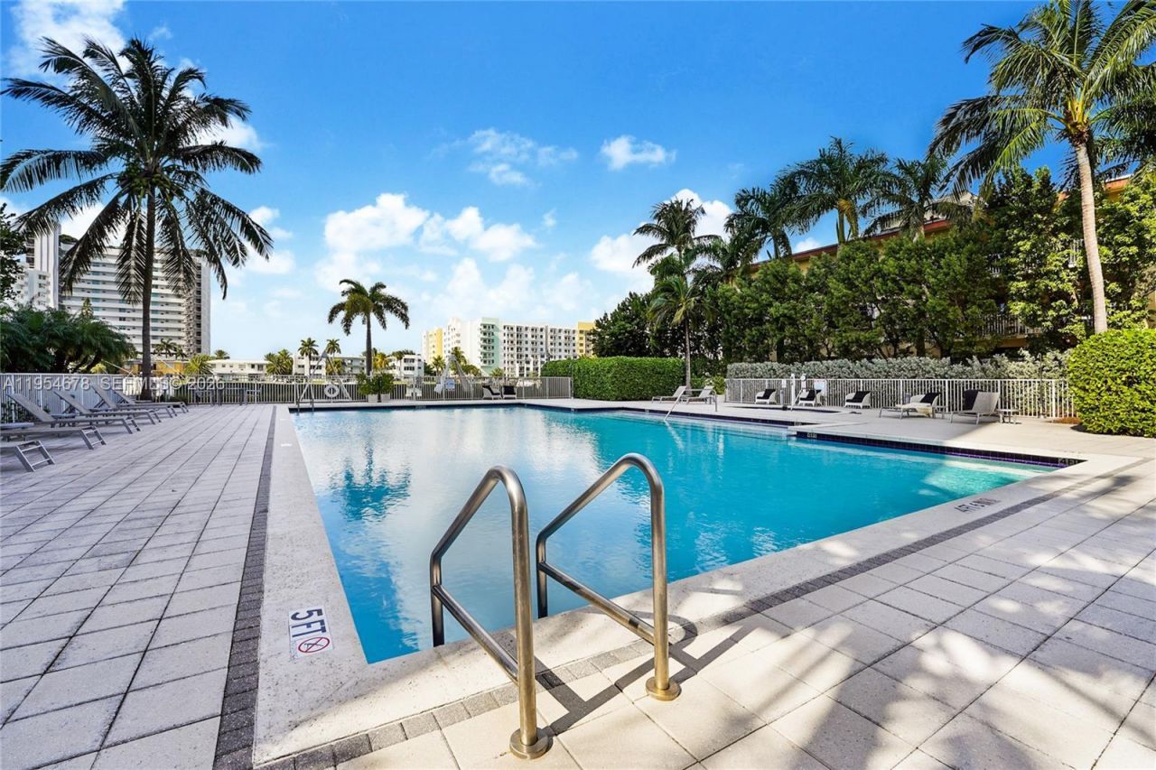 7928 East Drive , Unit 303, North Bay Village, FL 33141 Photo