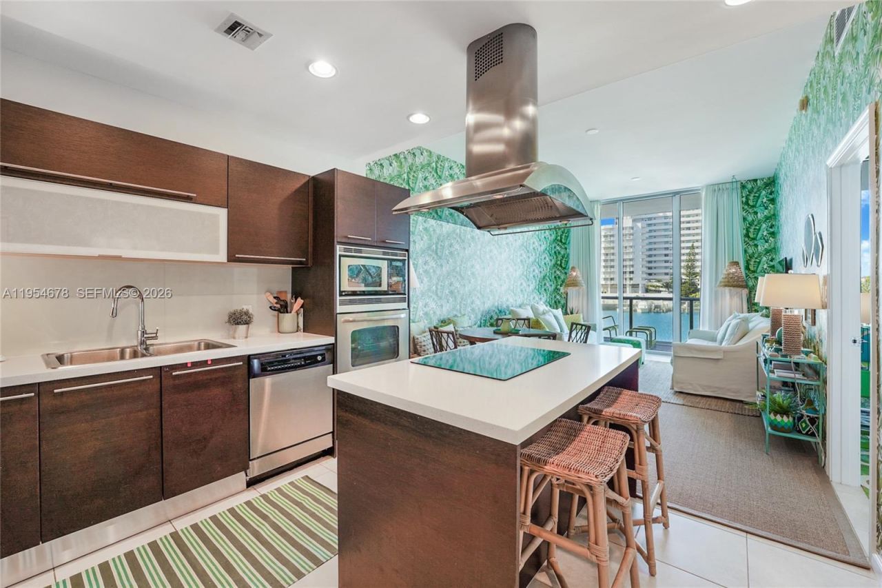 7928 East Drive , Unit 303, North Bay Village, FL 33141 Photo