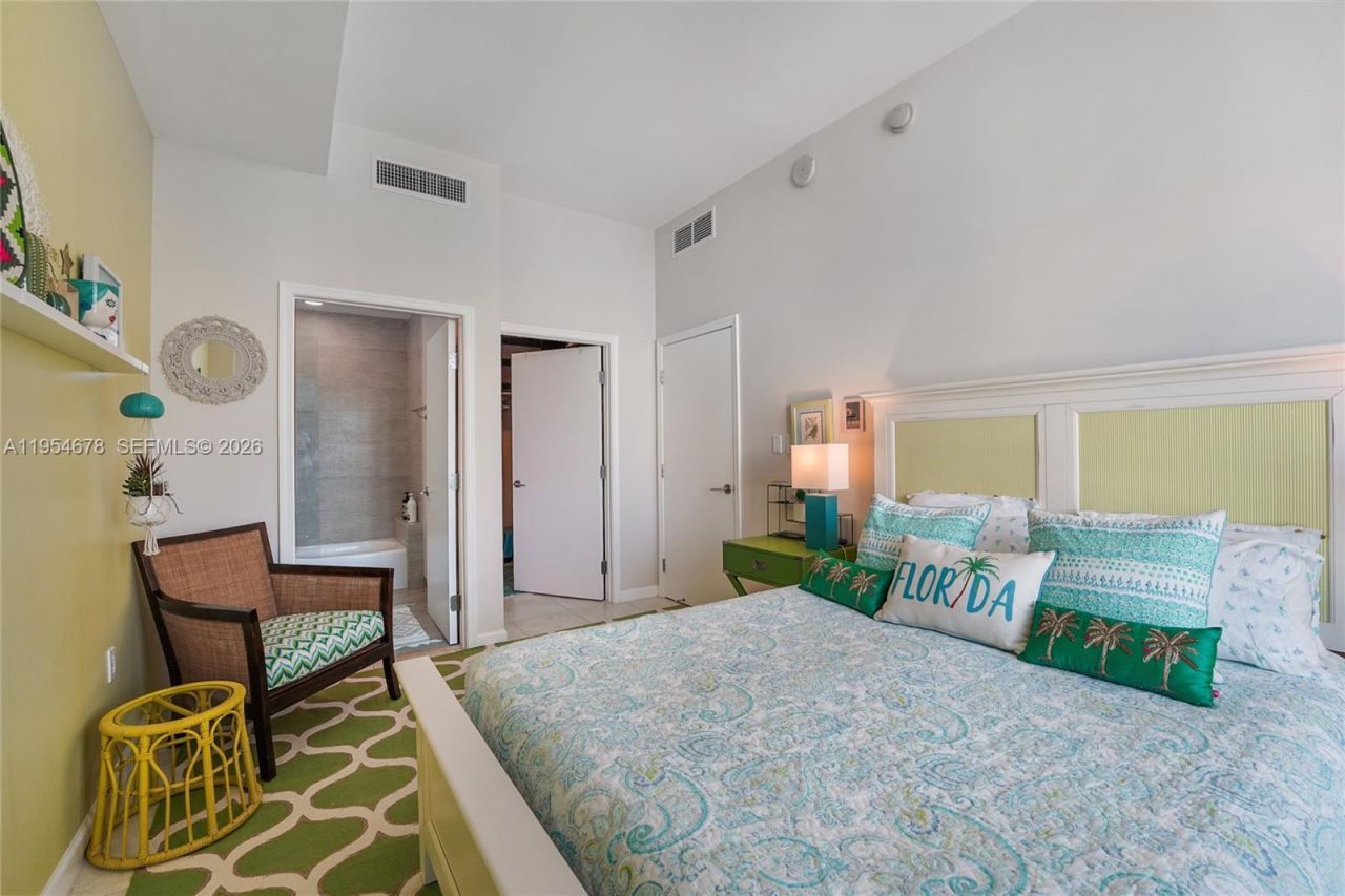 7928 East Drive , Unit 303, North Bay Village, FL 33141 Photo