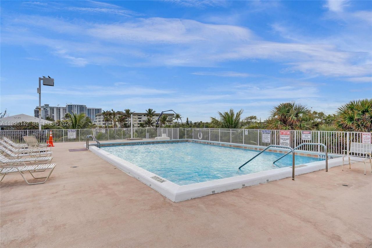 111 Briny Ave, Unit 25-10, Pompano Beach, FL 33062 Photo