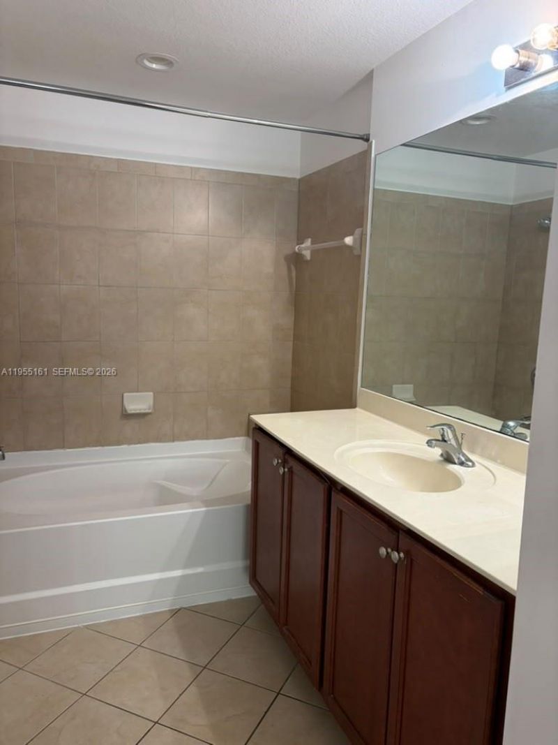 11601 NW 89th St, Unit 107, Doral, FL 33178 Photo