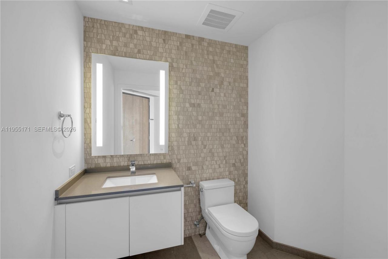 88 SW 7th St, Unit 3711, Miami, FL 33130 Photo