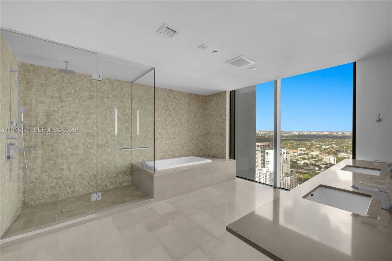 88 SW 7th St, Unit 3711, Miami, FL 33130 Photo