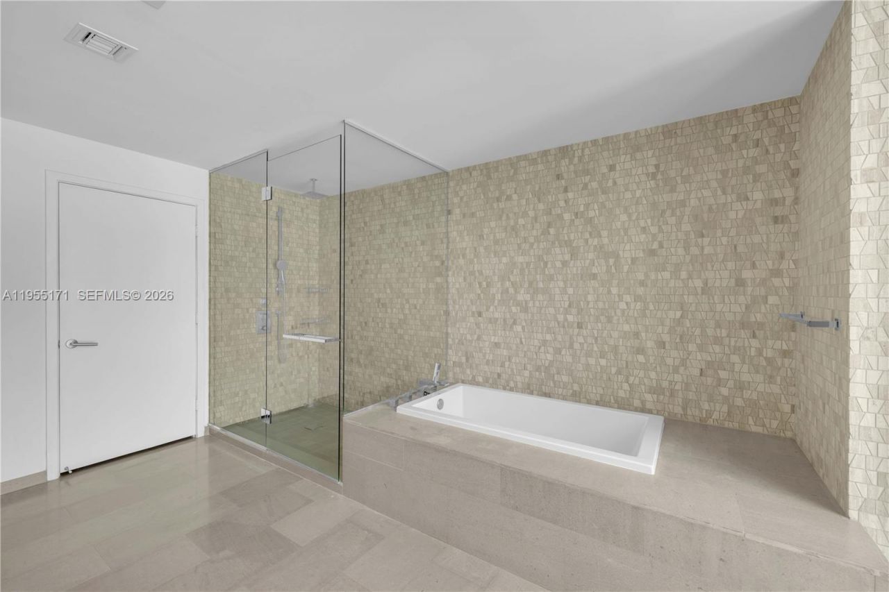 88 SW 7th St, Unit 3711, Miami, FL 33130 Photo