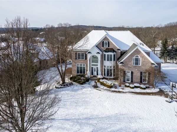 4025 Meadowvale Court, Akron, OH 44333