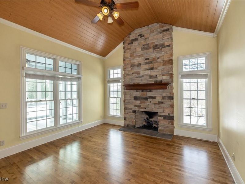 4025 Meadowvale Court, Akron, OH 44333 Photo 10