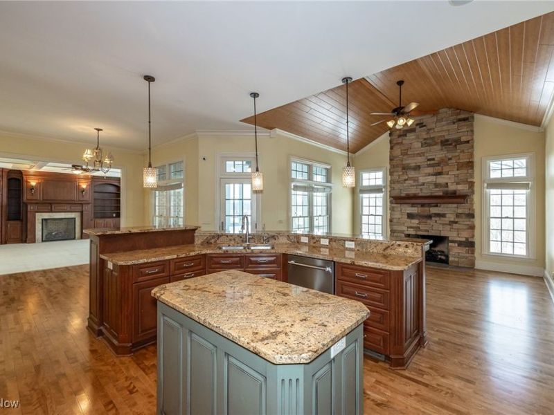 4025 Meadowvale Court, Akron, OH 44333 Photo 14