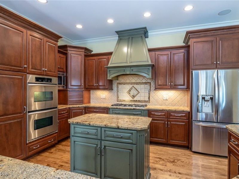 4025 Meadowvale Court, Akron, OH 44333 Photo 15