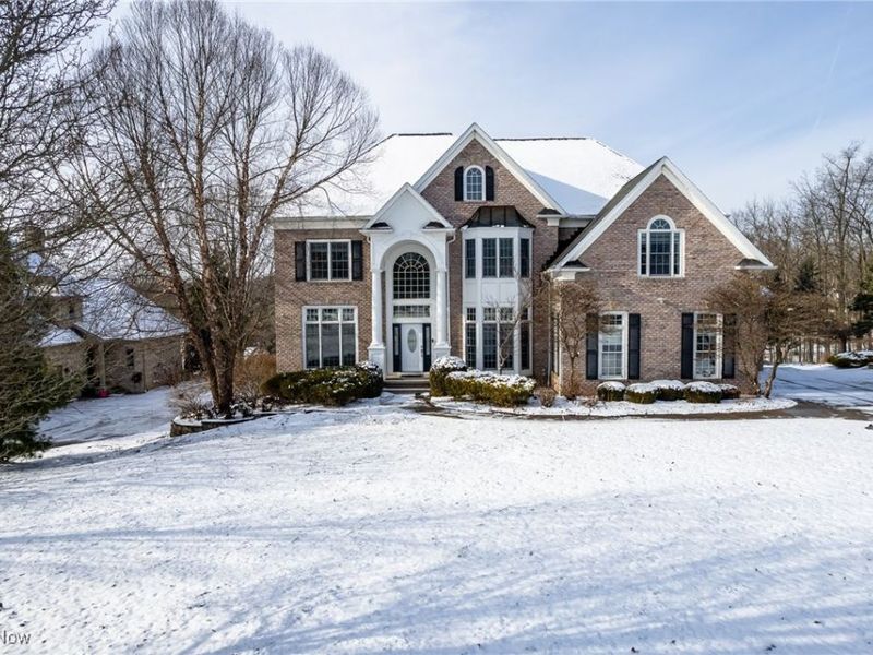 4025 Meadowvale Court, Akron, OH 44333 Photo 2