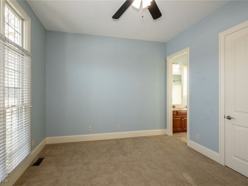 4025 Meadowvale Court, Akron, OH 44333 Photo 20