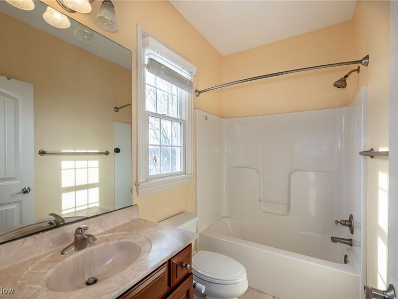 4025 Meadowvale Court, Akron, OH 44333 Photo 28